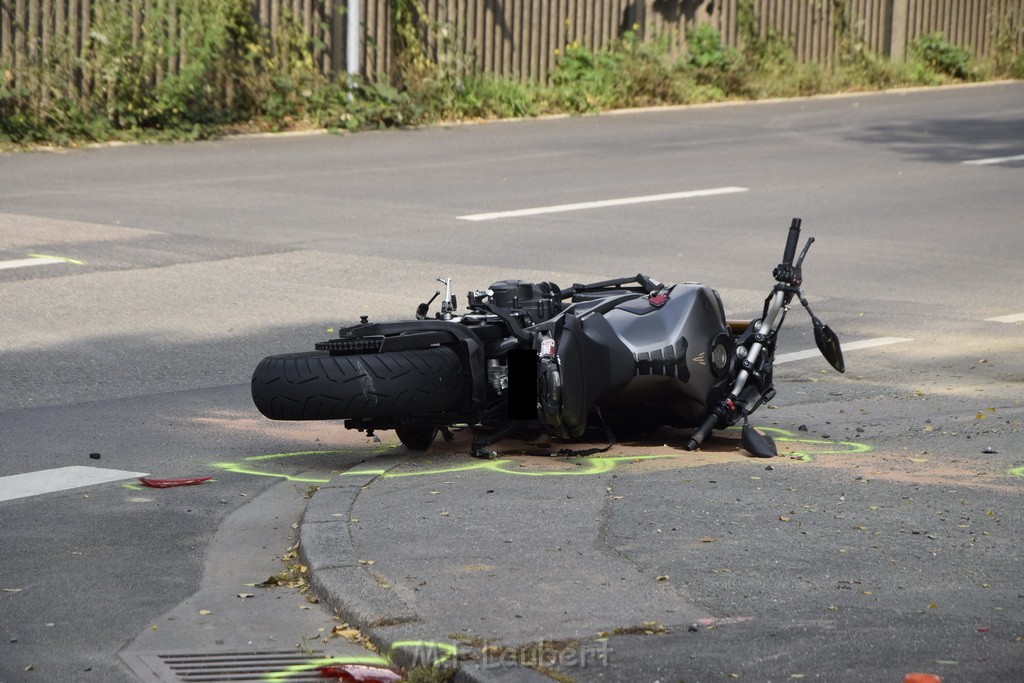 Schwerer Krad PKW Unfall Koeln Muelheim Am Springborn Cottbuserstr P084.JPG - Miklos Laubert